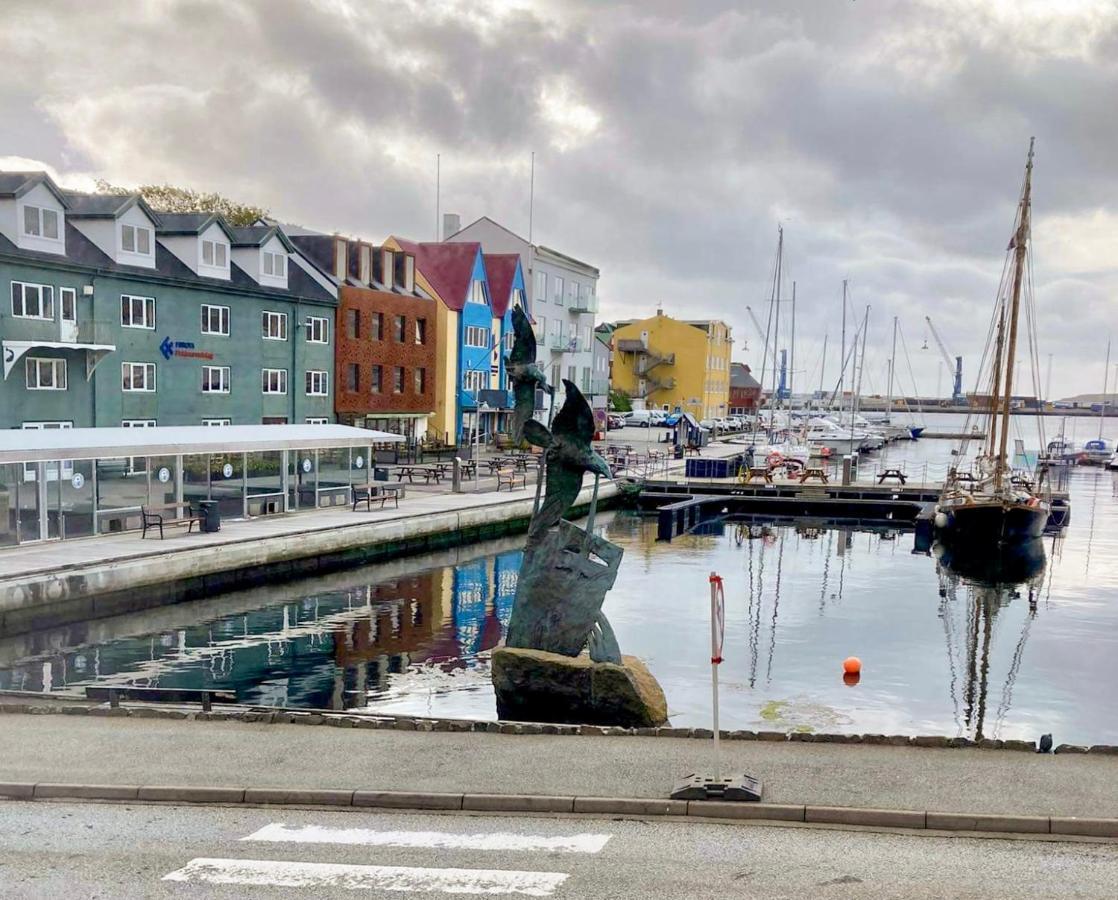 Guesthouse At The Boat Harbour Torshavn Bagian luar foto