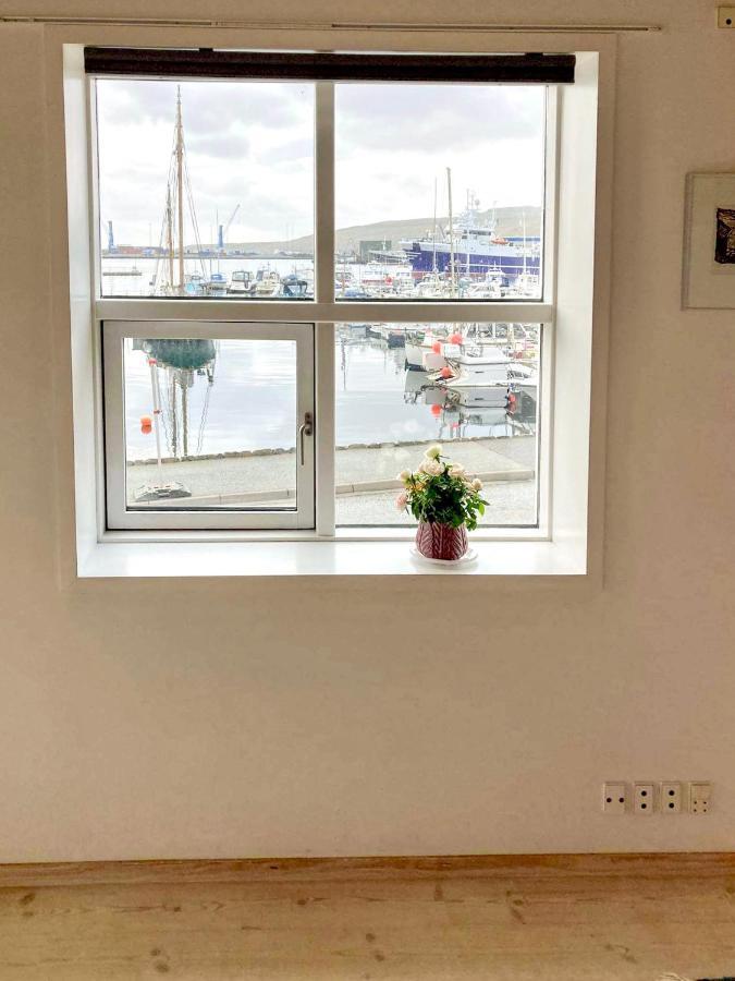 Guesthouse At The Boat Harbour Torshavn Bagian luar foto